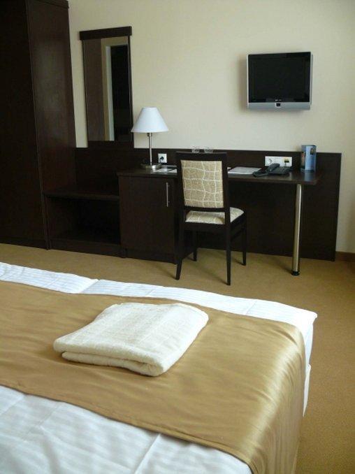 Garden Hotel Wellness Es Konferencia Сольнок Экстерьер фото