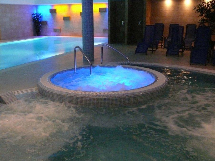 Garden Hotel Wellness Es Konferencia Сольнок Экстерьер фото